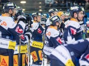 Norwegischer Coach für die Spieler des EV Zug (Bild: KEYSTONE/URS FLUEELER)