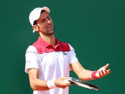 Das Formtief von Novak Djokovic findet auch in Barcelona kein Ende (Bild: KEYSTONE/EPA/SEBASTIEN NOGIER)