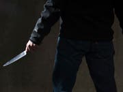 Mit einem Messer hatte der Verurteilte im November 2015 in Frenkendorf BL nach der Trennung seine Ex-Freundin erstochen. (Symbolbild) (Bild: KEYSTONE/JEAN-CHRISTOPHE BOTT)