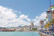 Die Hauptstadt Port Louis ist einen Abstecher mit dem Bus wert. (Bild: Karte oas)