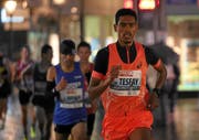 Simon Tesfay aus Uster hat das Elite-Rennen der Männer am Luzerner Stadtlauf gewonnen. (Bild: Andy Mettler (swiss-image.ch))