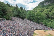 Die gestiegene Popularität von Schwingfesten wie demjenigen auf dem Brünig (im Bild) hat für den traditionalistischen Sport auch negative Seiten. (Bild: Roger Grütter (Brünig-Passhöhe, 31. Juli 2016))