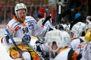 Timo Helbling vom EV Zug fällt 4 bis 6 Wochen aus. (Bild: Peter Klaunzer / Keystone (Bern, 6. April 2017))