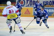 Sandro Forrer (rechts) spielt in der nächsten Saison für Fribourg-Gottéron. (Bild: Maria Schmid (Zug, 22. Januar 2017))