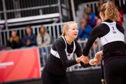 Die Zentralschweizerinnen Esther Rohrer (links) und Sabine Bachmann warten noch auf ihren ersten Sieg. (Bild: FIVB)