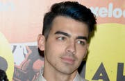 Joe Jonas bricht das Schweigen über die neue Beziehung seiner Ex-Freundin Gigi Hadid. (Bild: bang)