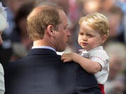 Prinz George - hier bei der Taufe seiner Schwester Charlotte - ist der dritte in der britischen Thronfolge (Bild: KEYSTONE/AP/MATT DUNHAM)