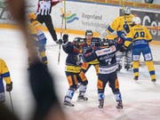 Jubelt der EVZ auch gegen den SCB? Hier im Spiel gegen den HC Davos. (Bild: KEYSTONE/URS FLUEELER)