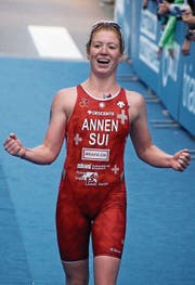 Mit dem Rennrad und auf der Laufstrecke legte Jolanda Annen die Basis für das starke Ergebnis. (Bild: Thommy Zaferes und Viviane’s Logbooklet)