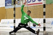 Trotz zahlreicher Paraden des Torhüters Roman Schelbert wie hier bei einem Spiel 2012, verlor der HC Kriens-Luzern. (Archivbild Philipp Schmidli / Neue LZ)