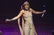 Während eines Konzerts ihrer Anti-Welttournee in Kanada widmete Rihanna dem kürzlich verstorbenen Prince ihren Hit Diamonds. (Bild: bang)