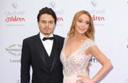 Lindsay Lohan schmeisst das Handy ihres Verlobten ins Meer. (Bild: bang)