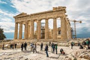 Über eine Million Touristen steigen jährlich auf die Akropolis. Die Tempel aber sind brüchig. (Bild: Getty (Athen, 1. November 2017))