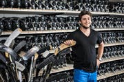 Wurde von EVZ-Trainer Harold Kreis einige Male ins Büro zitiert: Verteidiger Robin Grossmann. (Bild: Freshfocus/Valeriano Di Domenico)