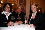 Sie gehören dem Vorstand der Zentralschweizerischen Handelskammer an und blicken trotz Krise optimistisch in die Zukunft (v.l.): Corinne Fischer, Brigitte Breisacher und Sabine Arnold-Gisler. (Bild André Häfliger/Neue LZ)