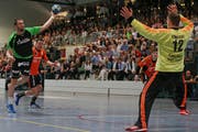 Kriens Boris Stankovic, links, gegen Schaffhausens Arunas Vaskevicius. (Bild: Philipp Schmidli / Neue LZ)