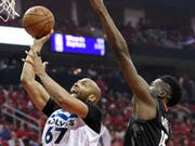 Clint Capela (rechts) streckte sich für die Houston Rockets in der ersten Playoff-Runde gegen Minnesota mit Erfolg (Bild: KEYSTONE/FR171023 AP/ERIC CHRISTIAN SMITH)