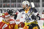 Zugs Viktor Stahlberg erzielt nach 44 Sekunden das 0:1. (Bild: Urs Lindt / Freshfocus (Biel, 14. November 2017))