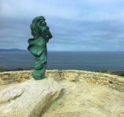 Warten auf den Liebsten: Diese Statue steht auf der Insinua-Halbinsel bei Laxe. (Bild: Justin Koller)