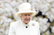 Ein Chauffeur für die Queen: «Als Chauffeur werden Sie als Teil eines beschäftigten und unterstützenden Teams arbeiten, und Mitglieder der royalen Familie, Mitglieder des königlichen Haushalts, Gäste und offizielle Besucher fahren.» (Bild: James Whatling / Splash News)
