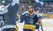 Steht heute wieder auf dem Eis: EVZ-Verteidiger Robin Grossmann. (Bild: Daniel Frutiger/Freshfocus (Zug, 13. Oktober 2017))