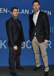 EVZ-Stürmer Nico Dünner und Torhüter Tobias Stephan in der neuen Kluft. (Bild: pd)