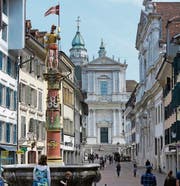 Im Zentrum der Altstadt: Kathedrale (Mitte) und Jesuitenkirche (rechts). (Bild: Urs Bader)