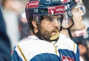 Unauffällig, aber wirkungsvoll: EVZ-Verteidiger Dominik Schlumpf überzeugt durch Konstanz. (Bild: Alexandra Wey/Keystone (Zug, 7. November 2017))