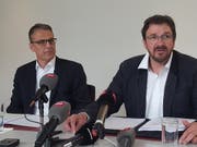 Wollen von nichts gewusst haben: Andreas Felix, Geschäftsführer des Graubündnerischen Baumeisterverbandes (links), und Verbandspräsident Markus Derungs waschen im Bündner Baukartell-Skandal ihre Hände in Unschuld. (Bild: Ruedi Lämmler/ sda)