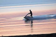 Mit dem Jet-Ski vor der Küste von Varna. (Bild: Keystone)