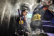 Tim Ramholt vor dem Betreten des Eises in der Bossard-Arena: Die Tage des Verteidigers im EV Zug sind gezählt. (Bild: freshfocus/Andy Müller)