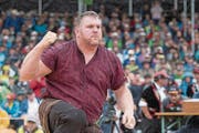 Wir erinnern uns an das Innerschweizerische in Alpnach, als die Einteilung ihren kompletten Spielraum ausreizen musste, um Stucki am Triumph zu hindern. Der Berner befindet sich 2017 in bestechender Form.Vor einer Woche gewann er das Bergfest auf dem Weissenstein, sein vierter Saisonsieg.Der Publikumsliebling ist derTopfavorit. (cza) (Bild: KEYSTONE/Urs Flueeler)