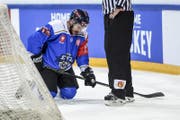 Garrett Roe erlitt am Dienstag bei einem Check eine kleine Verletzung im Hals-/Schulterbereich. (Bild: Daniea Frutiger/Freshfocus)
