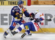 Santeri Alatalo (Nr. 96) wechselt in der kommenden Saison vom HC Davos zum EV Zug. (Bild: Keystone)