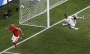 Haris Seferovic trifft 2014 gegen Ecuador in der Nachspielzeit zum 2:1 und ebnet der Schweiz den Weg in den Viertelfinal. (Bild: AP)