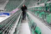 Die AFG-Arena blieb am Samstag wegen Schneefall leer. (Bild: Coralie Wenger/Archiv)