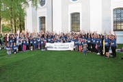 Die Trisa-Familie kurz vor dem Start zum 40. Luzerner Stadtlauf vor der Jesuitenkirche. (Bild: Michael Wyss)