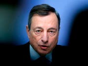Mario Draghi, Chef der europäischen Zentralbank EZB, belässt den Leitzins für den Euroraum auf dem Rekordtief von null Prozent. (Bild: KEYSTONE/AP/MICHAEL PROBST)
