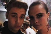 Justin Bieber und Model Cara Delevingne (Bild: Bang Showbiz Entertainment)