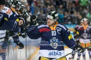 Zugs Dominic Lammer freut sich über das 1:0. (Bild: Keystone / Alexandra Wey)