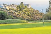 Blick von den Aphrodite Hills aufs Meer. (Bild: pd)