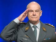Die Raison d'Être einer jeder Armee sei die Verteidigungsbereitschaft, sagte Luftwaffenkommandant Bernhard Müller am Donnertag in Emmen. (Bild: KEYSTONE/URS FLUEELER)