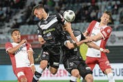 Abstiegskampf pur: das Duell zwischen Lugano (in Schwarz) und Thun. (Bild: Andy Müller/Freshfocus (Lugano, 14. April 2018))