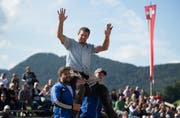 Marcel Mathis gewinnt das Allweg - Schwinget. (Bild: Corinne Glanzmann (Ennetmoss, 3. September 2017))