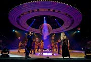 DJ BoBo (links) während seines Auftritts. (Bild pd)