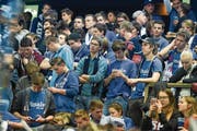 Die EVZ-Fans: Auch für sie ist die Saison jetzt zu End (Bild: Daniela Frutiger/Freshfocus (Zug, 17. April 2017))