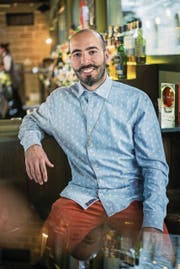 «Wir dürfen uns vom Krieg nicht verrückt machen lassen»: Barkeeper Jad Ballout. (Bild: Daniel Ammann)