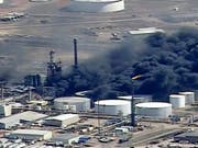 Das Feuer dürfte noch tagelang brennen: In einer Ölraffinerie im US-Bundesstaat Wisconsin ist ein Grossbrand ausgebrochen. (Bild: KEYSTONE/AP KSTP-TV)