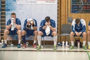 Gross ist die Enttäuschung bei den Kriensern nach dem Playoff-Viertelfinal-Aus gegen Bern Muri. (Bild: Boris Bürgisser (Kriens, 13. April 2018))