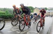 Bestreitet 2018 seine 18. Profisaison: der 38-jährige Chamer Grégory Rast (Mitte). (Bild: Imago/Sirotti (Cote De Saint-Roche, 10. August 2017))